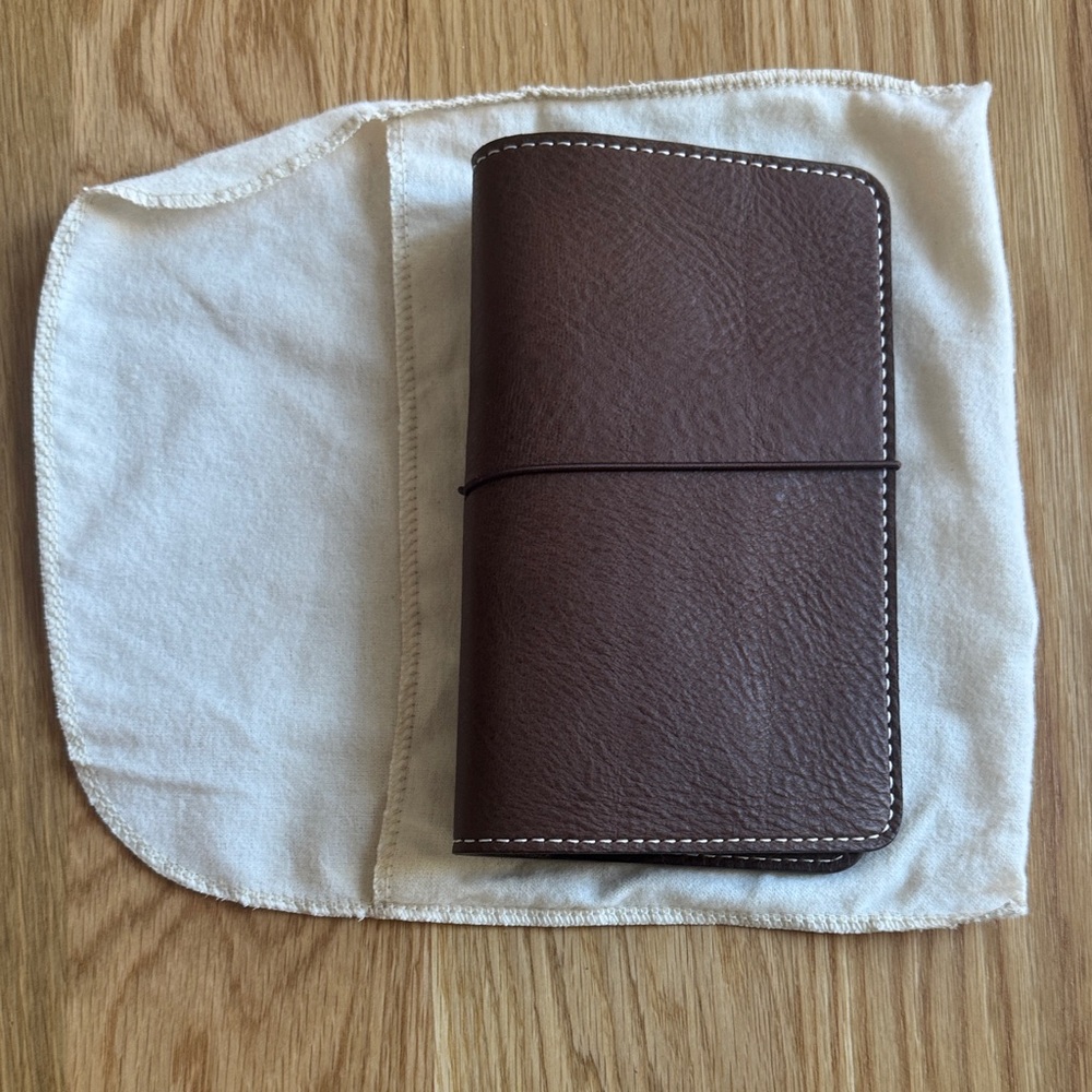 Chic Sparrow B6 Slim Callahan Folio – Rich Brown Leather – USA Made